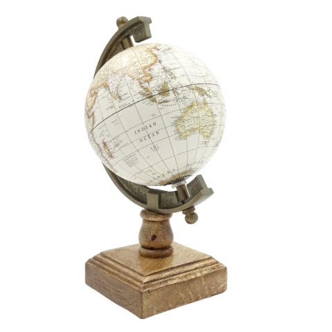 Globo decorativo estiloso Amundsen sobre base de madera con grabado - Adorno elegante para interiores clásicos, loft y coloniales, ideal para regalo - Altura 26,5 cm, color blanco y marrón, toque educativo en inglés