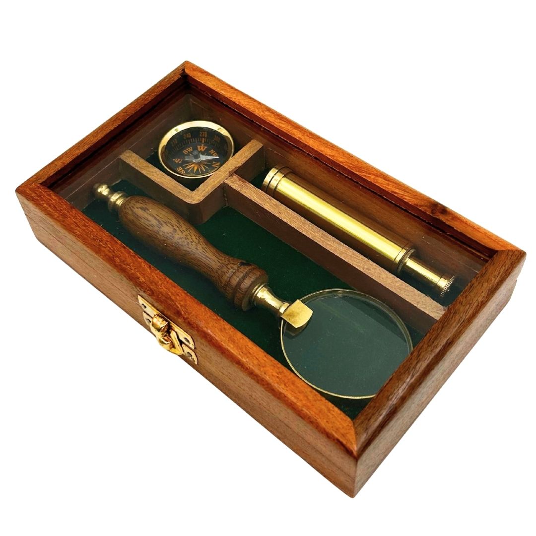 Conjunto de viajero con catalejo, brújula y lupa en caja de madera con opción de grabado personalizado