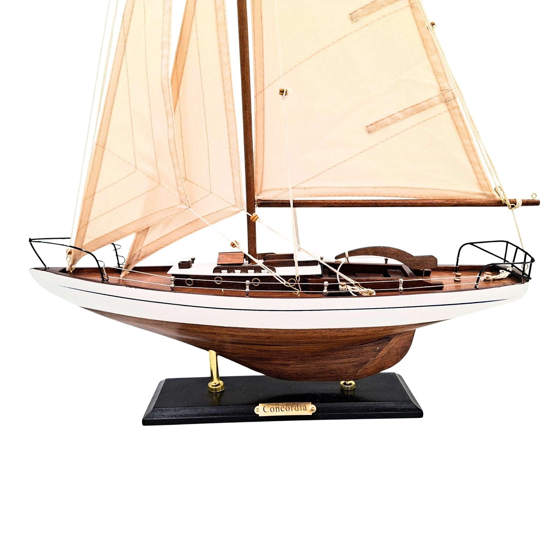 Modelo de Yate de Vela de 66 cm con posibilidad de personalización con grabado