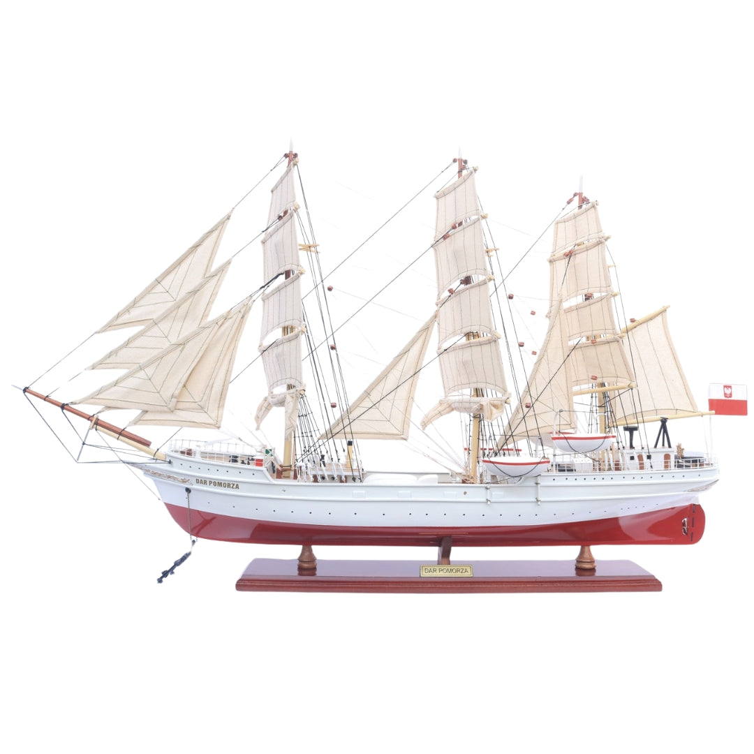 Modelo exclusivo de velero Dar Pomorza de 82 cm con posibilidad de personalización mediante grabado