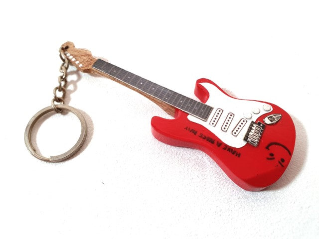 Breloczek do kluczy w kształcie gitary - Brian Adams - Have a Nice Day - drewniano-metalowy z możliwością personalizacji grawerem - idealny prezent dla fana muzyki i gitarzysty - wymiary 6x11x0,5 cm