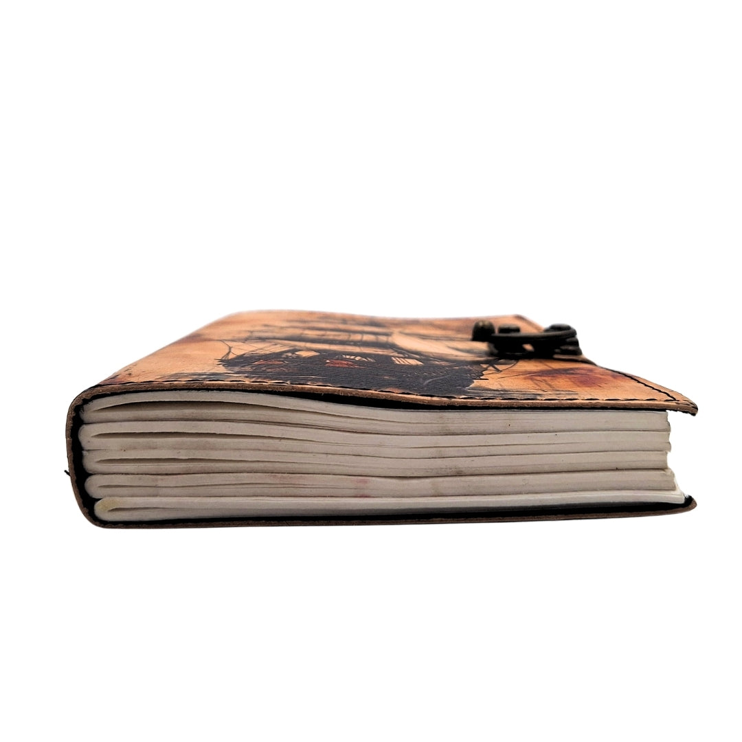 Cuaderno de cuero marinero velero retro con grabado