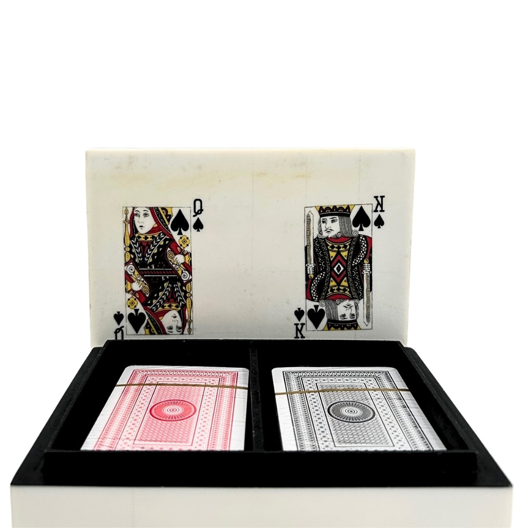 Elegante set de dos barajas de cartas en caja de resina con posibilidad de personalización con grabado
