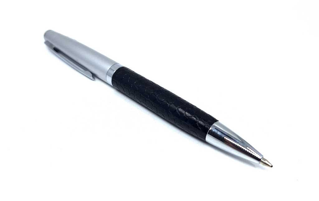 Elegante bolígrafo metálico DL1 con posibilidad de personalización con grabado
