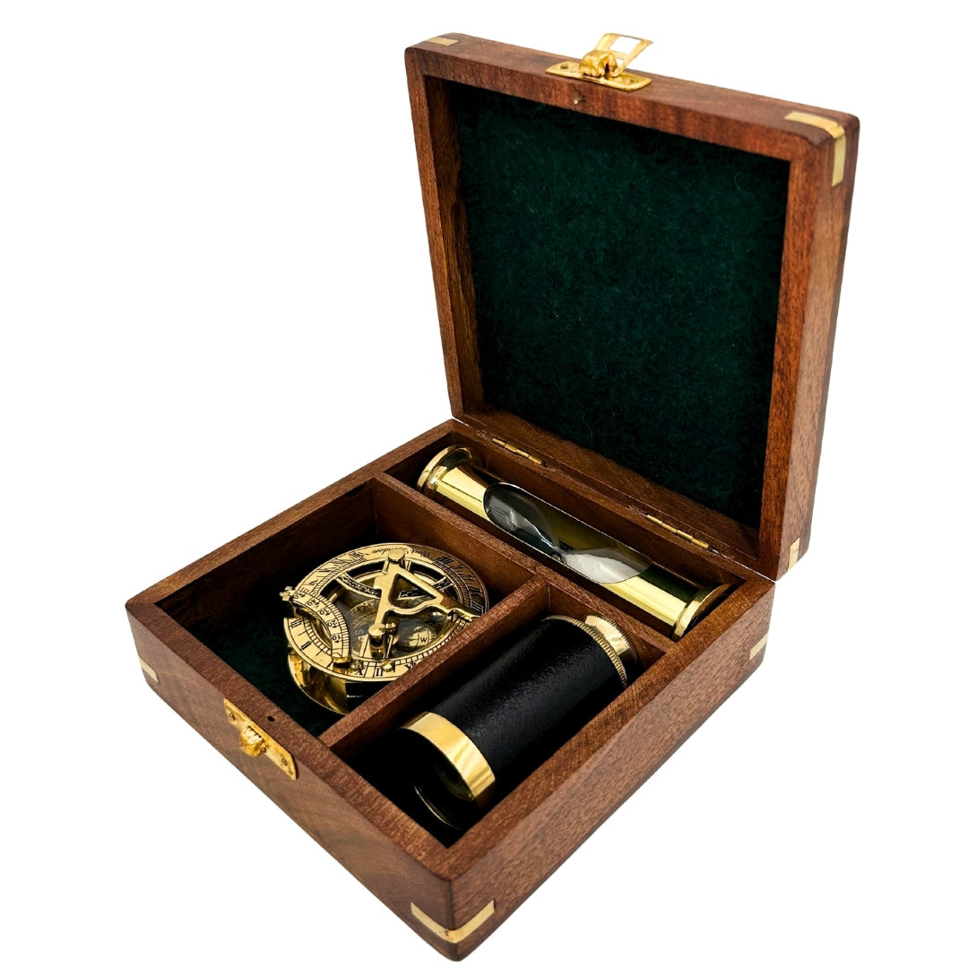 Set de regalo retro con grabado – brújula de latón, catalejo plegable, reloj de arena en caja de madera