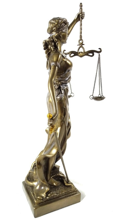 Figura de Temis de 35 cm con posibilidad de personalización con grabado - regalo elegante para abogado, juez o asesor legal, hecha de polyresina en color dorado con acabado antiguo
