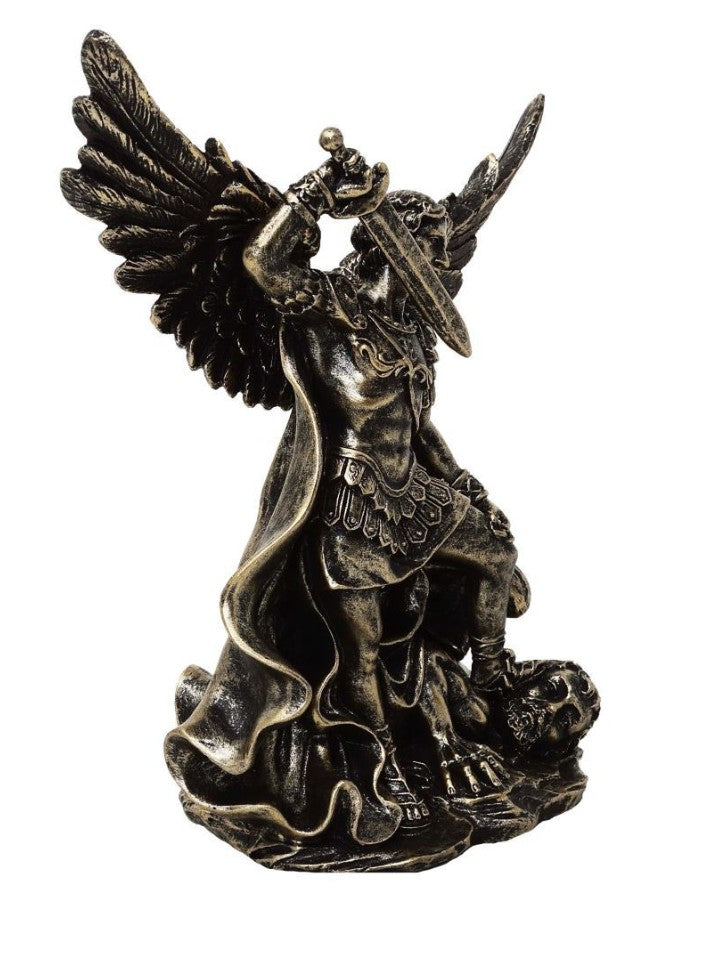 Figura de San Miguel luchando contra el dragón de poliresina de 13,5 cm con posibilidad de personalización con grabado