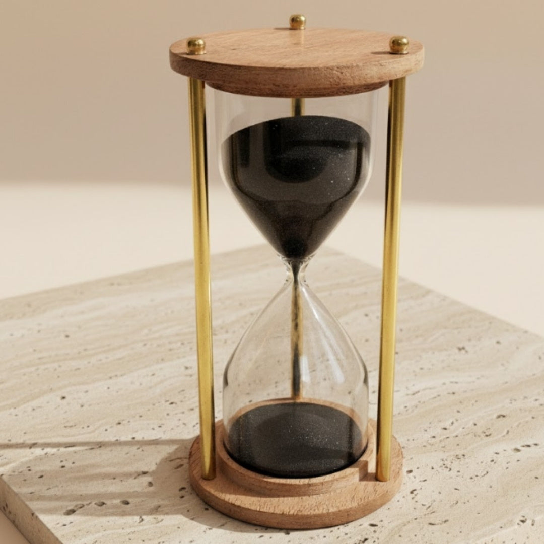 Reloj de arena de latón y madera de 5 minutos con grabado personalizado – elegante decoración retro para regalo – altura 15,5 cm, arena negra, latón y madera