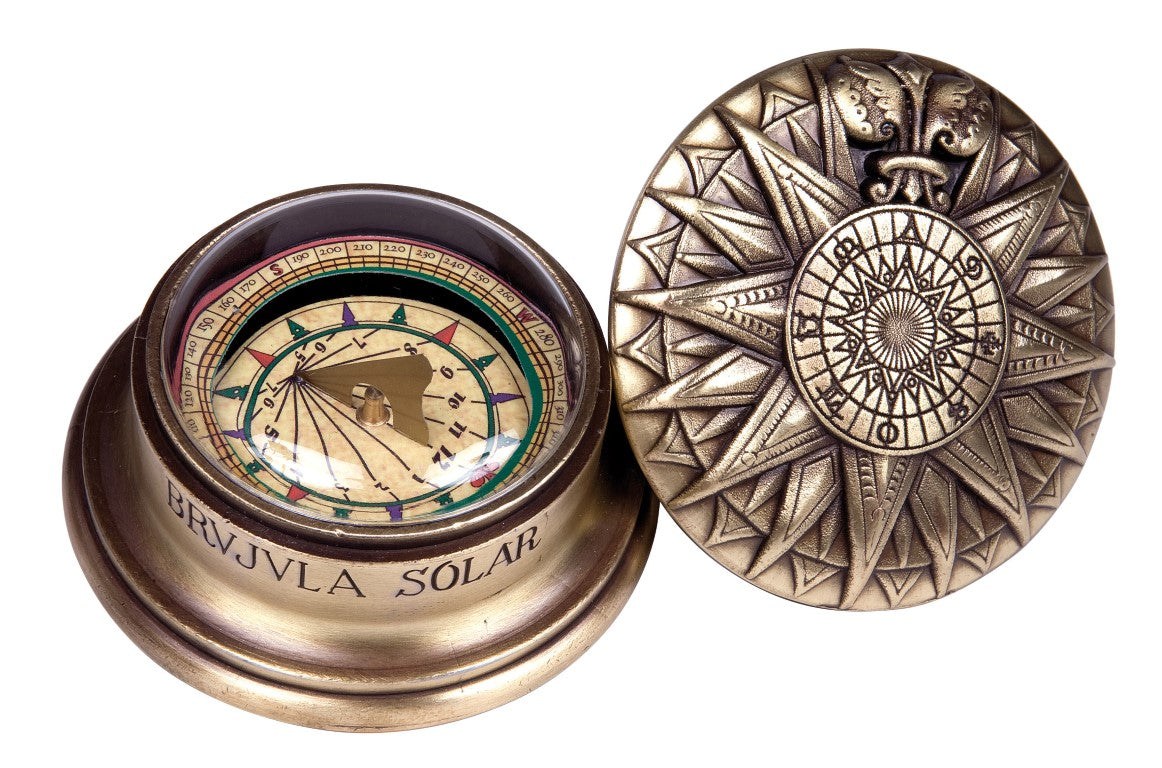 Brújula solar renacentista de latón con grabado - Elegante regalo vintage de 4,5 cm de altura y 8,5 cm de diámetro