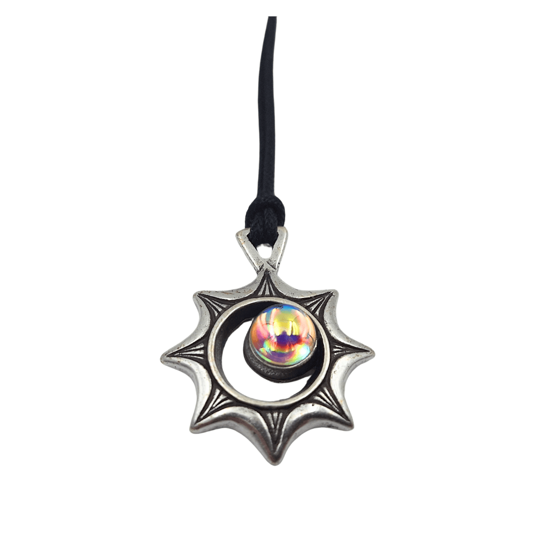 Collar Eclipse Solar con grabado – Ilusión óptica con cristal checo, regalo personalizado para viajeros, zamak de alta calidad, longitud ajustable 45-62 cm