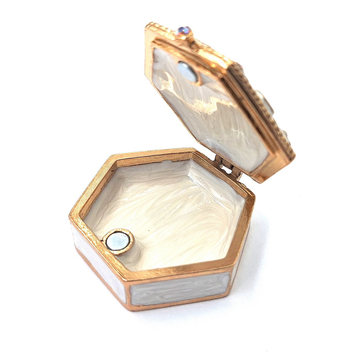Elegante caja metálica de regalo con cristales B0035-08WH, blanco y dorado, posibilidad de personalización con grabado, ideal para joyas y pequeños objetos, 5x5x2 cm