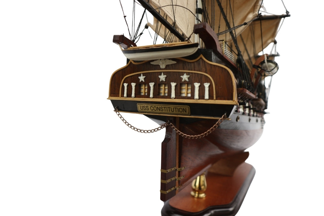 Gran modelo exclusivo del velero USS Constitution de 100cm con posibilidad de personalización mediante grabado