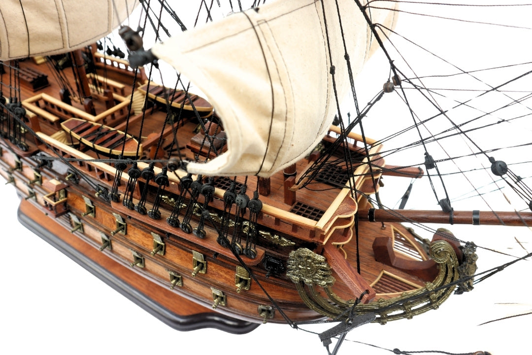 Modelo de velero del barco San Felipe de 80cm, con posibilidad de personalización mediante grabado