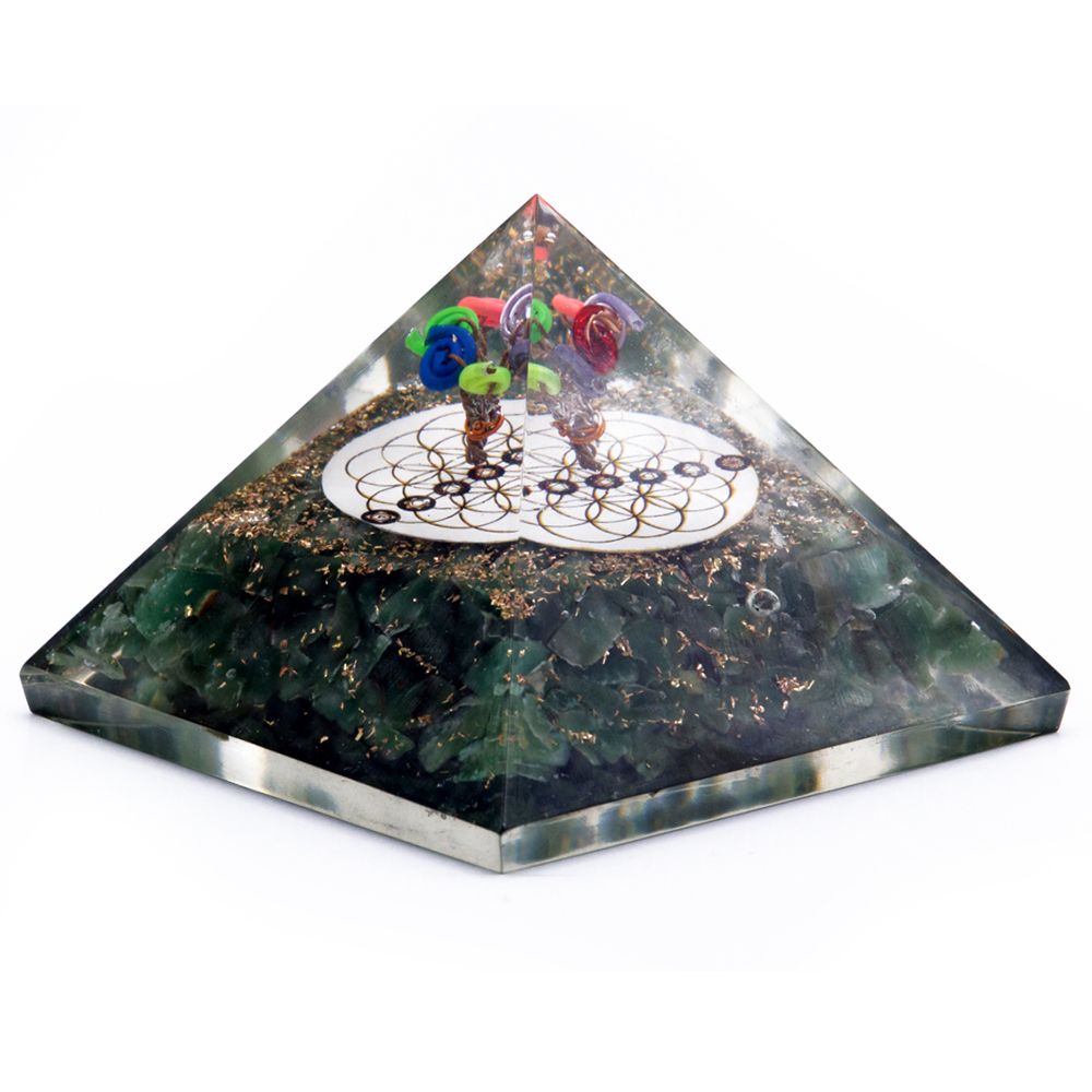 Pirámide de orgonita con aguamarina verde y simbolismo de la flor de la vida