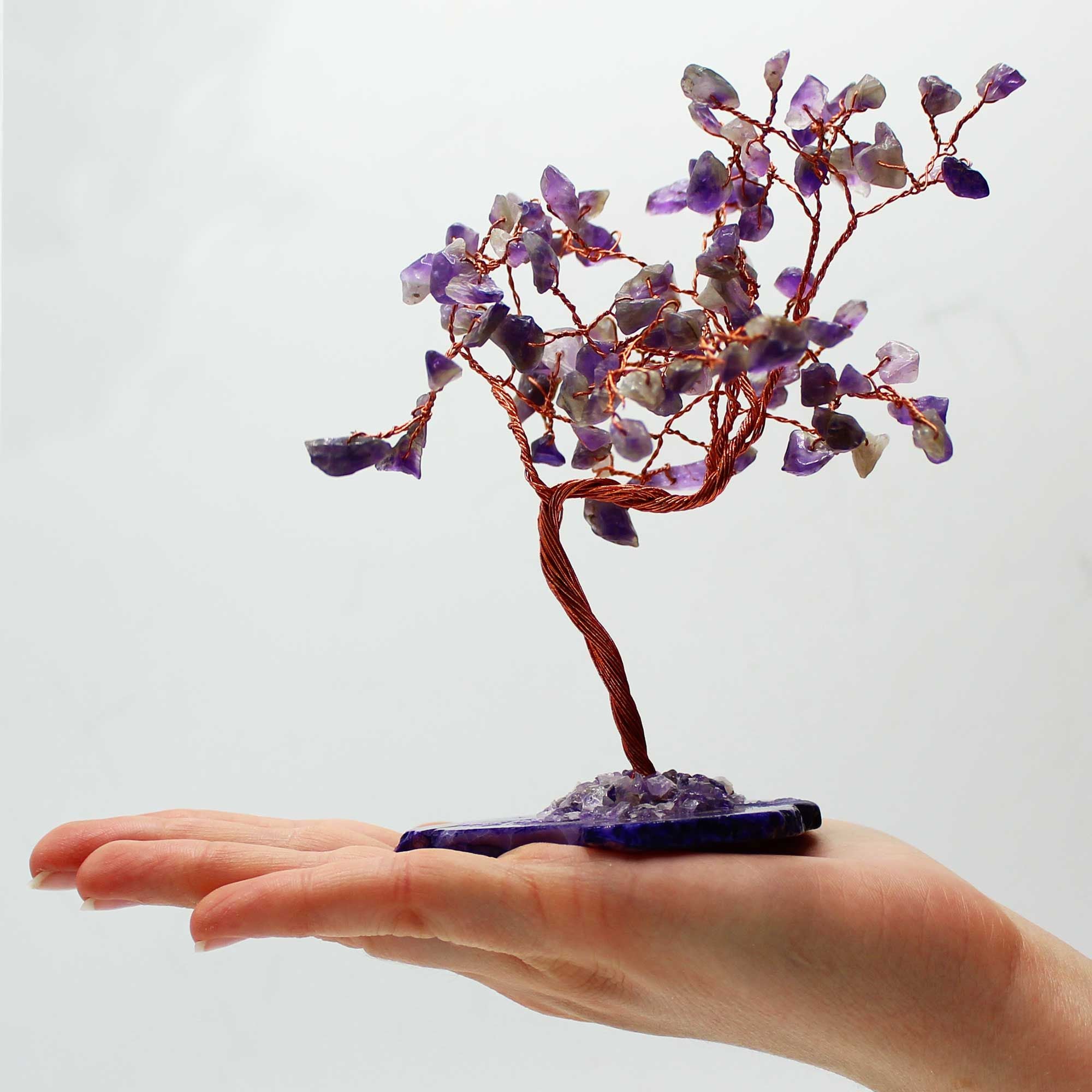 Árbol de cristal de amatista sobre base natural de ágata