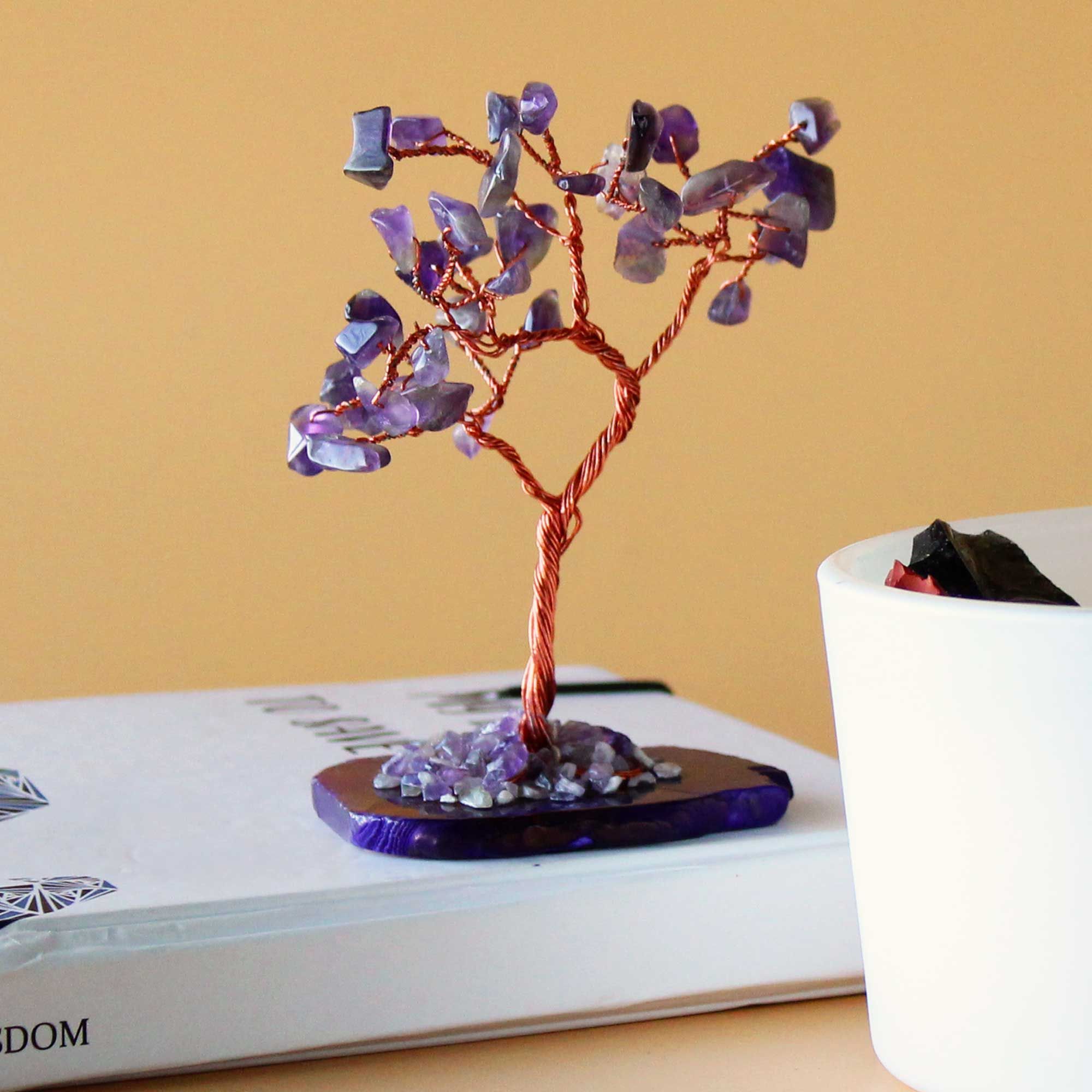 Árbol mágico de amatista sobre base natural de ágata