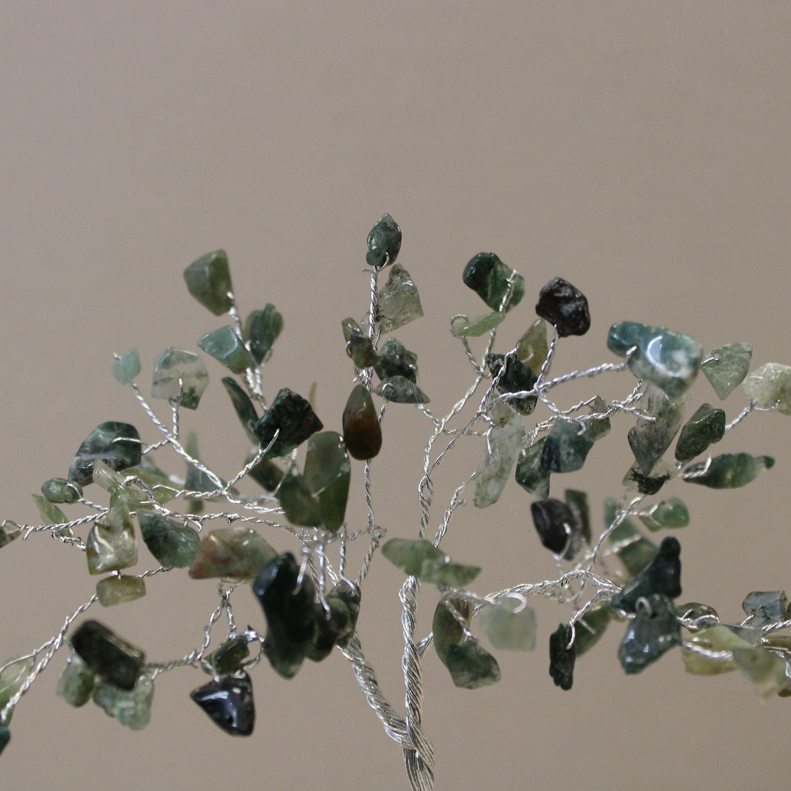 Árbol de la suerte con base de orgonita con 80 piedras de ágata musgosa