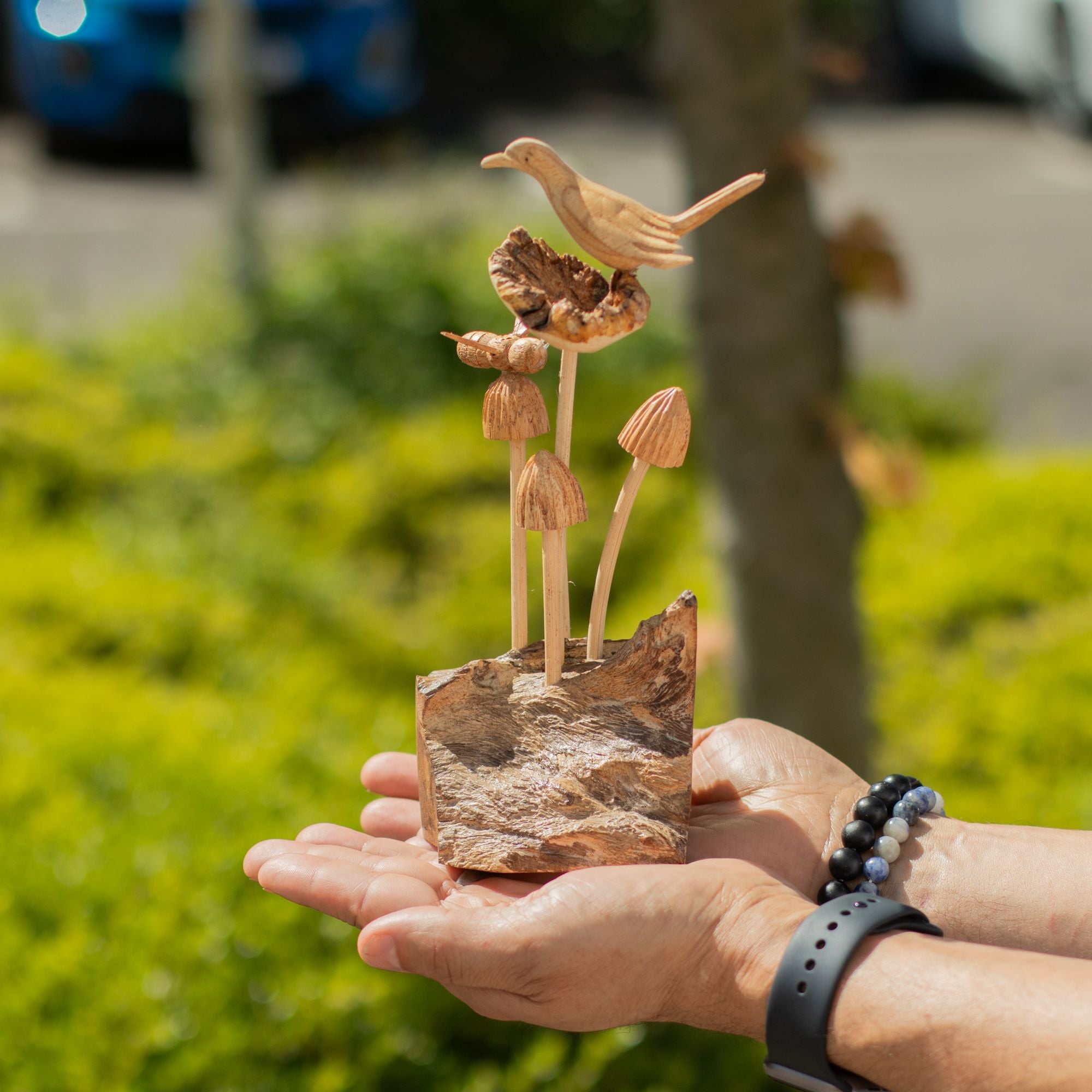 Escultura en madera parasitaria