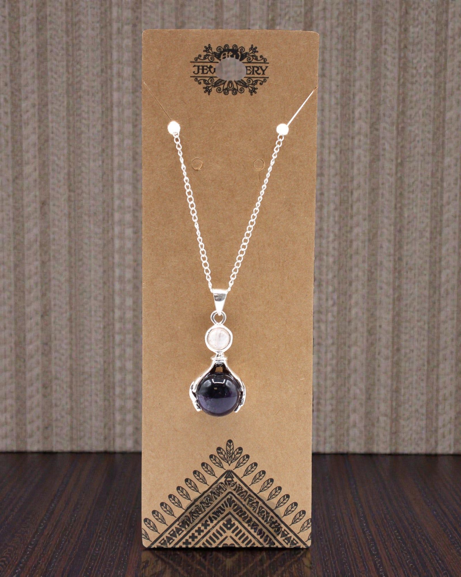 Amethyst Hands – Wisior Uzdrawiających Dłoni z Ametystu