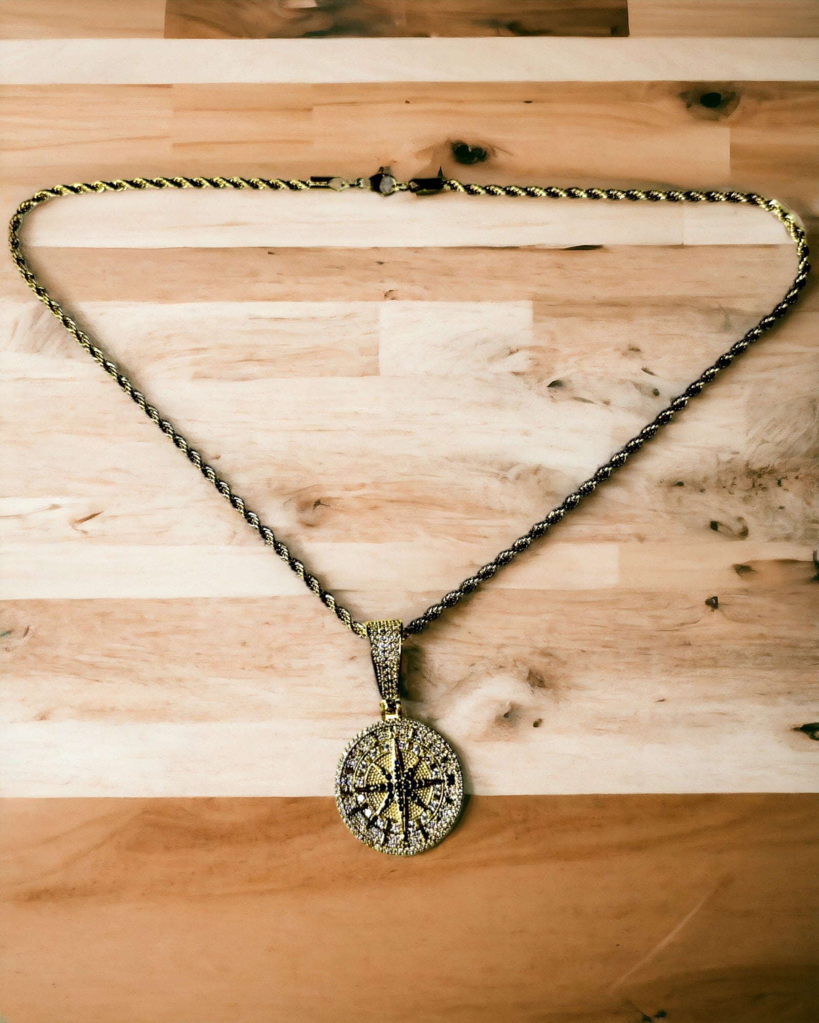 Collar con Colgante de Brújula en Estilo Glamour con Circonitas para Mujeres y Hombres - 2 variantes a elegir, personalización con grabado para regalo