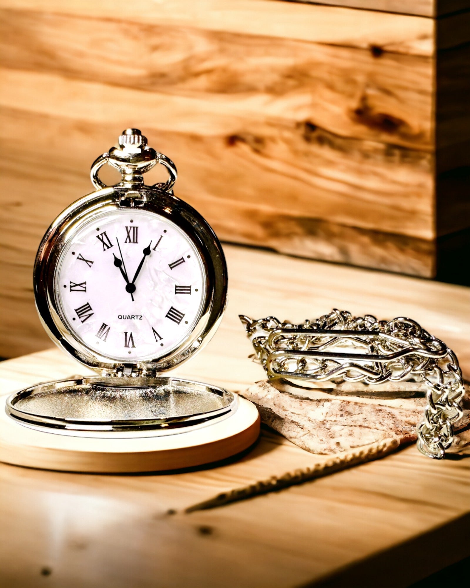 Reloj de Bolsillo Clásico con Números Romanos y Cadena, Cuarzo, Brillo de Acero - color plateado