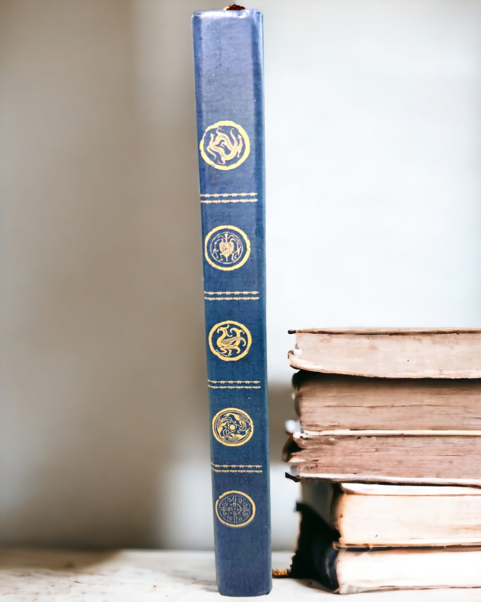 Cuaderno Clásico de Tapa Dura con Motivo de Tejedor - Azul Marino. Posibilidad de grabado