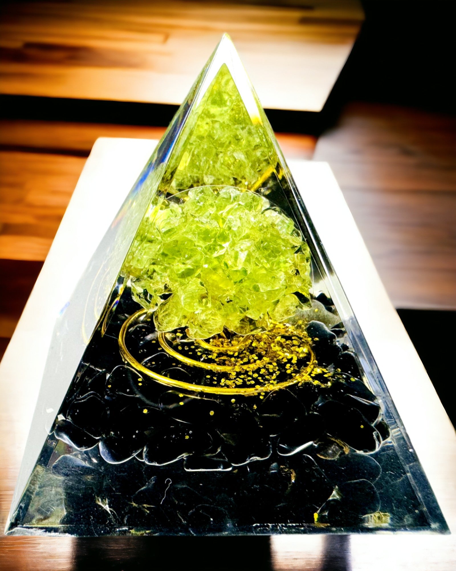 Piramidita de Orgón Reiki con Cristales Naturales - Símbolo Decorativo de Equilibrio de Energía de los Chakras