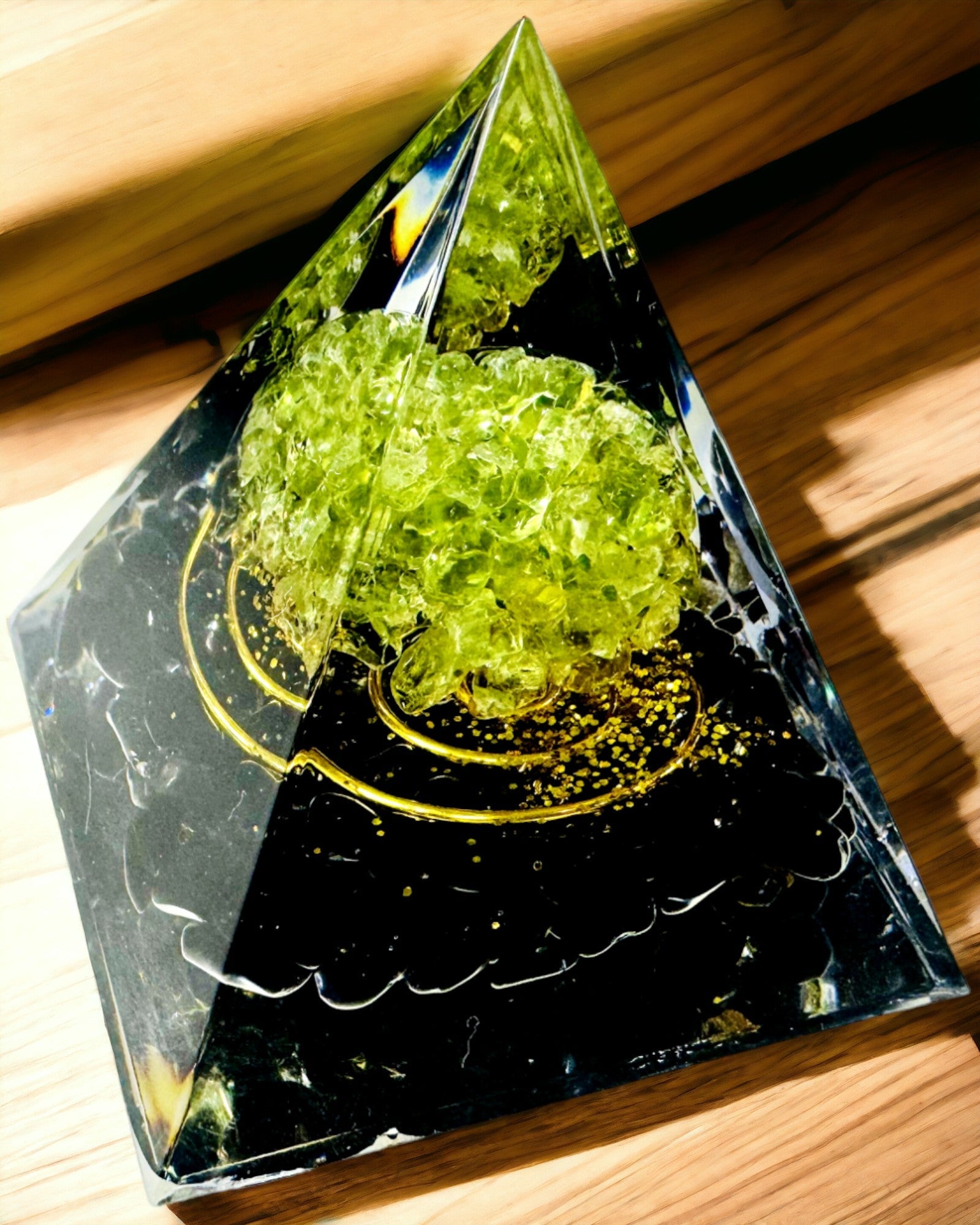 Piramidita de Orgón Reiki con Cristales Naturales - Símbolo Decorativo de Equilibrio de Energía de los Chakras