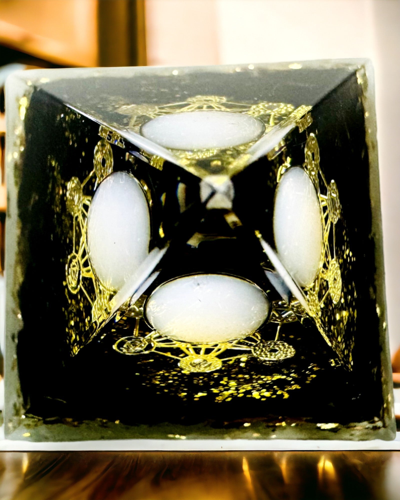 Piramidita de Orgonita con Obsidiana – Generador de Energía Chakra, Herramienta de Meditación Reiki con Piedra Natural
