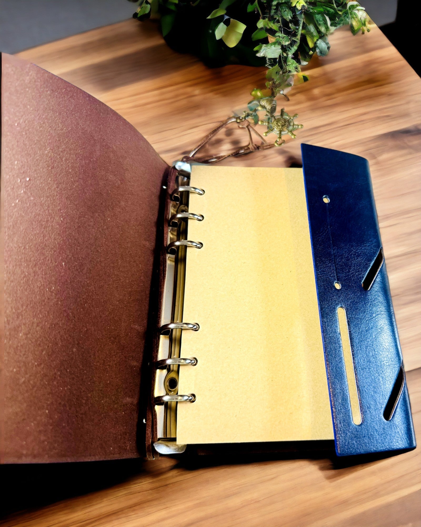 Cuaderno de Navegación Vintage tamaño A6 o A7 - con Motivo de Brújula y Hojas con Rodamientos - Disponible en varias Variantes de Color, posibilidad de grabado