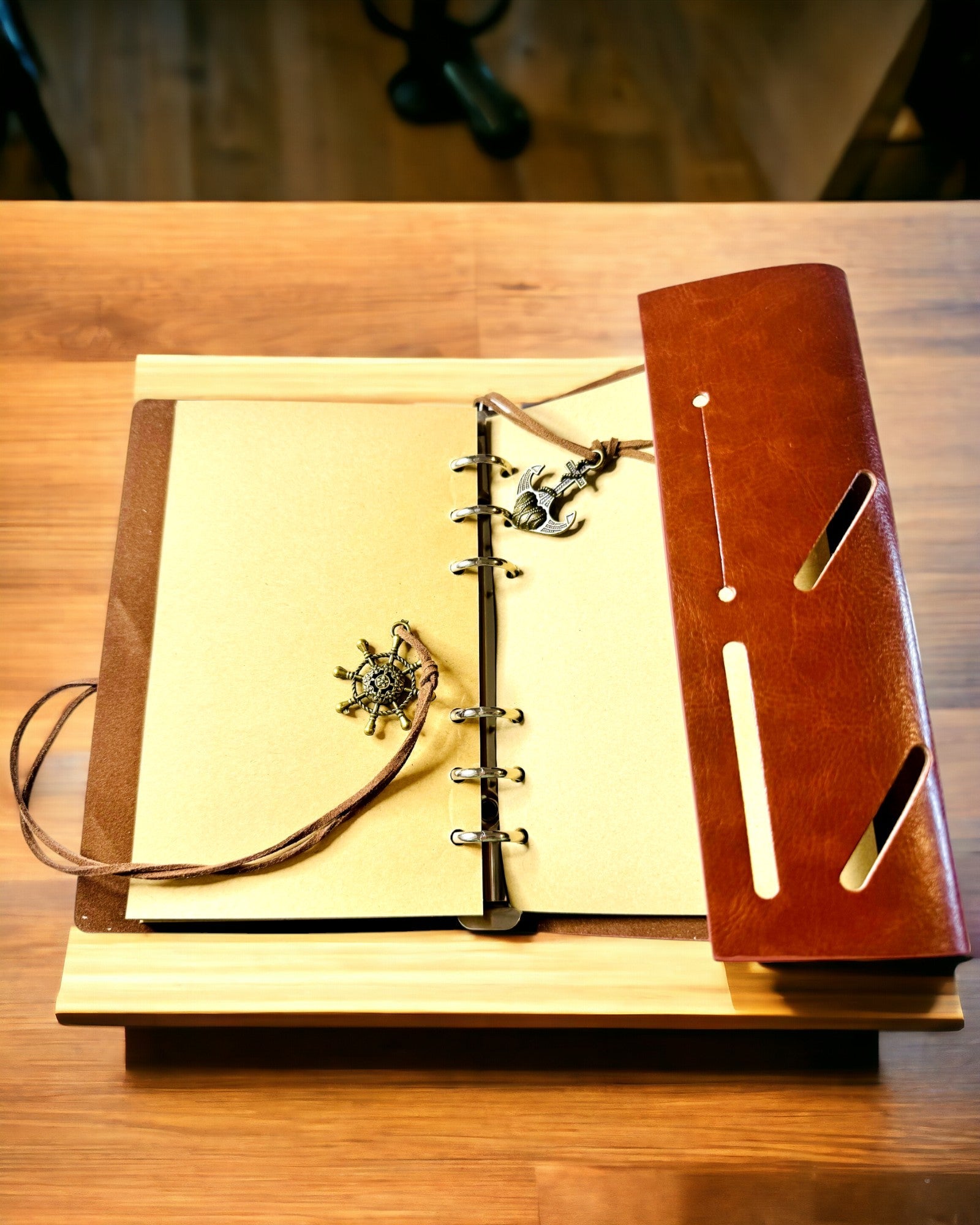 Cuaderno de Navegación Vintage tamaño A6 o A7 - con Motivo de Brújula y Hojas con Rodamientos - Disponible en varias Variantes de Color, posibilidad de grabado