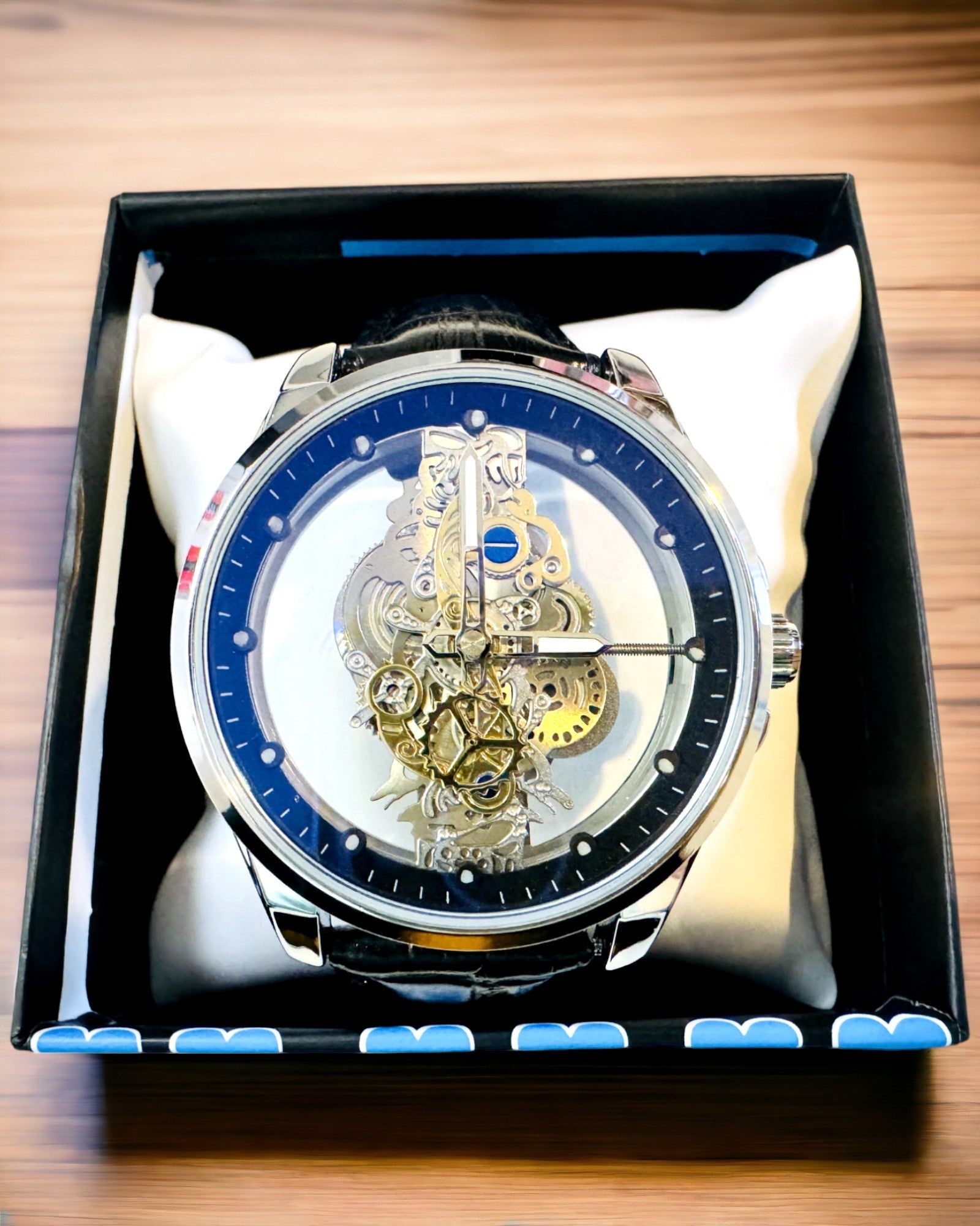Reloj de Hombre de Cuarzo con Esfera Transparente - Elegancia Clásica en un Diseño Moderno con Correa Negra. Personalización con Grabado
