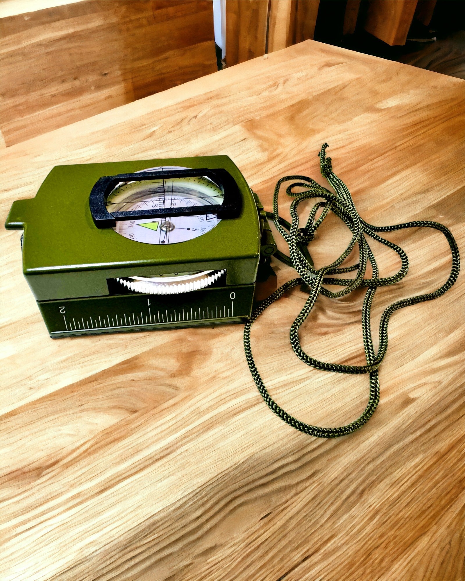 Compás Inclinométrico Profesional K4580 - Resistente al Agua, Multifuncional, para Desafíos de Campo