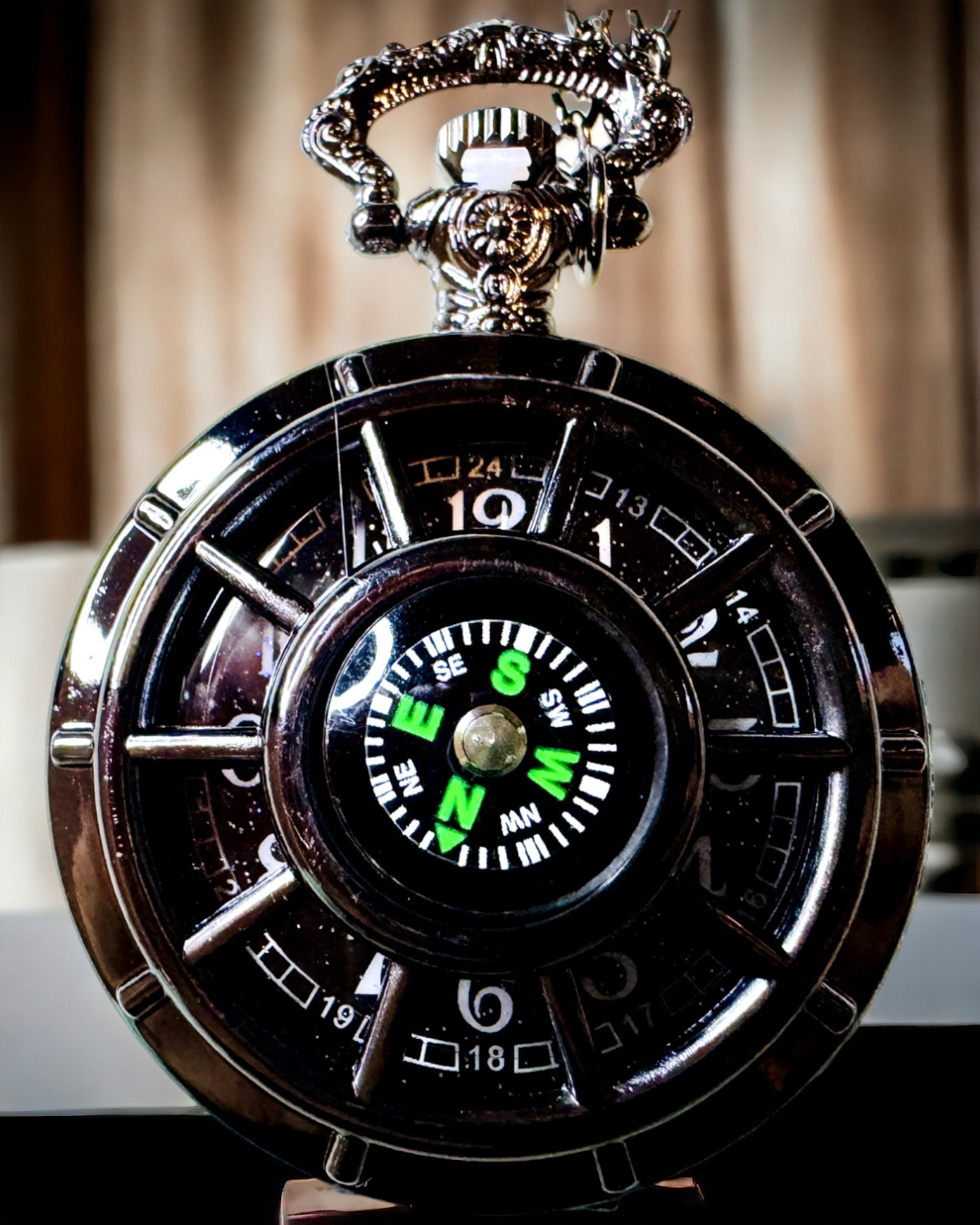 Reloj de Bolsillo con Brújula – Colgante Elegante de Estilo Vintage con Esqueleto Hueco y Esfera Negra, personalización con grabado