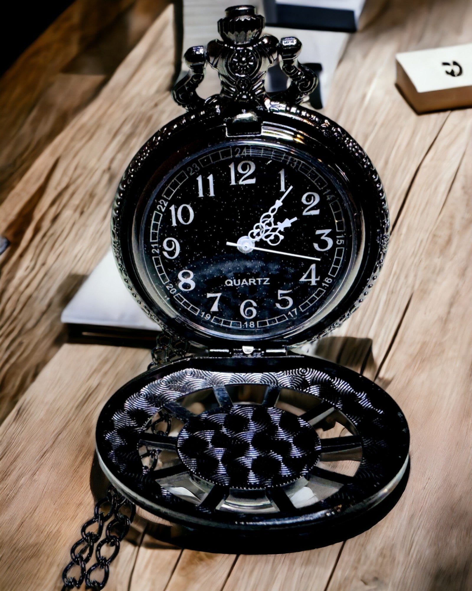 Reloj de Bolsillo con Brújula – Colgante Elegante de Estilo Vintage con Esqueleto Hueco y Esfera Negra, personalización con grabado