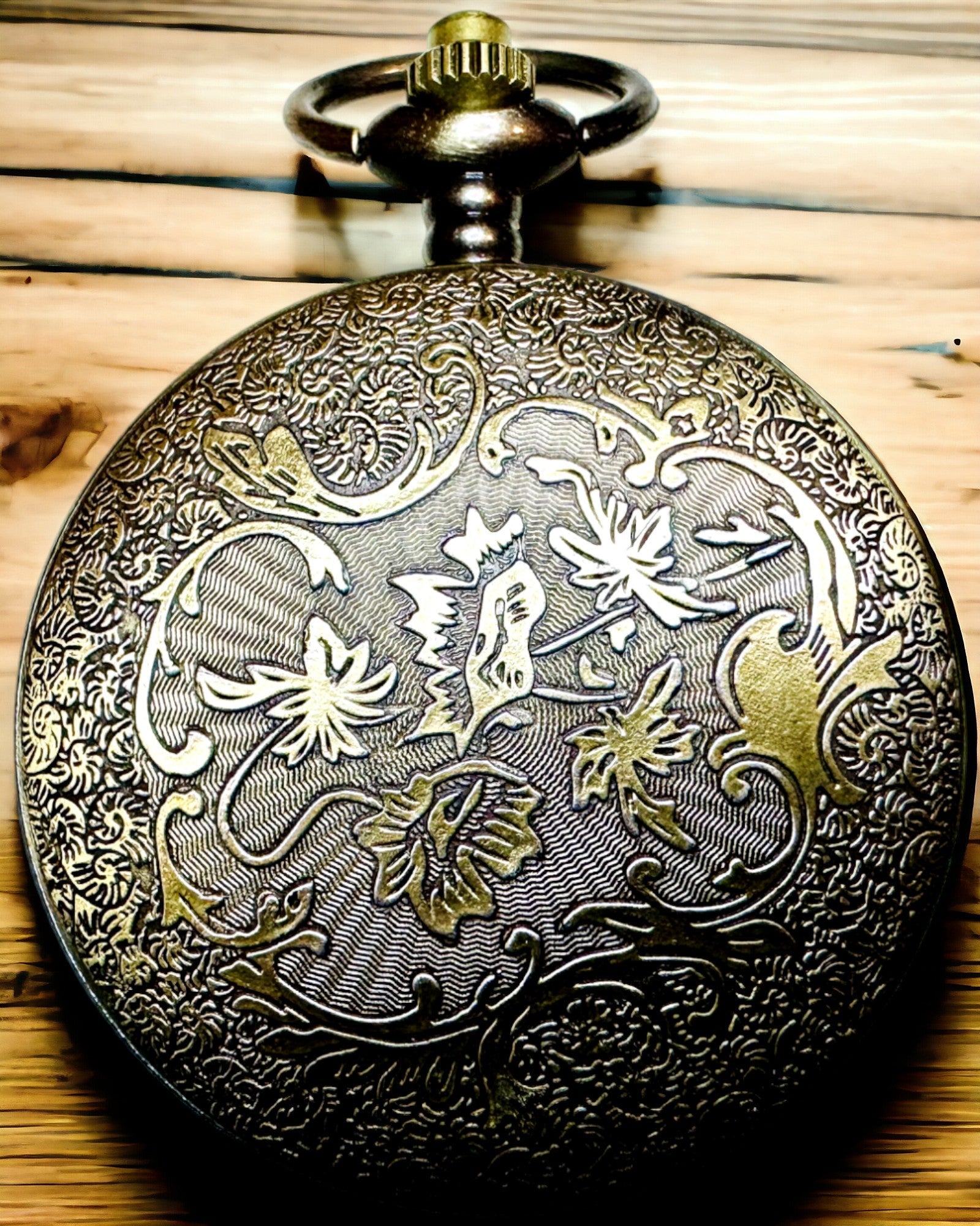 Brújula de Navegación de Estilo Vintage con Diseño Calado – color marrón-dorado