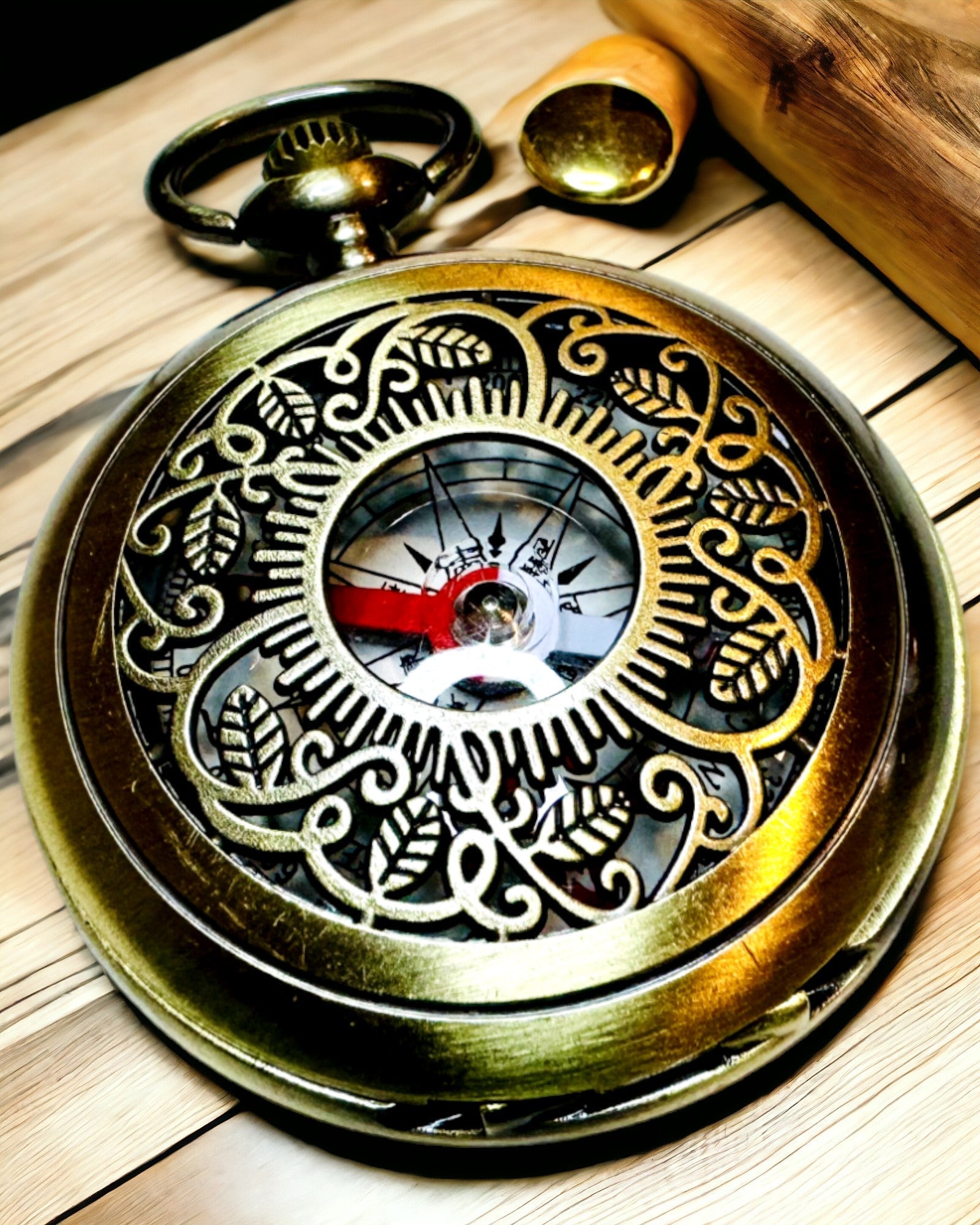 Brújula de Navegación de Estilo Vintage con Diseño Calado – color marrón-dorado