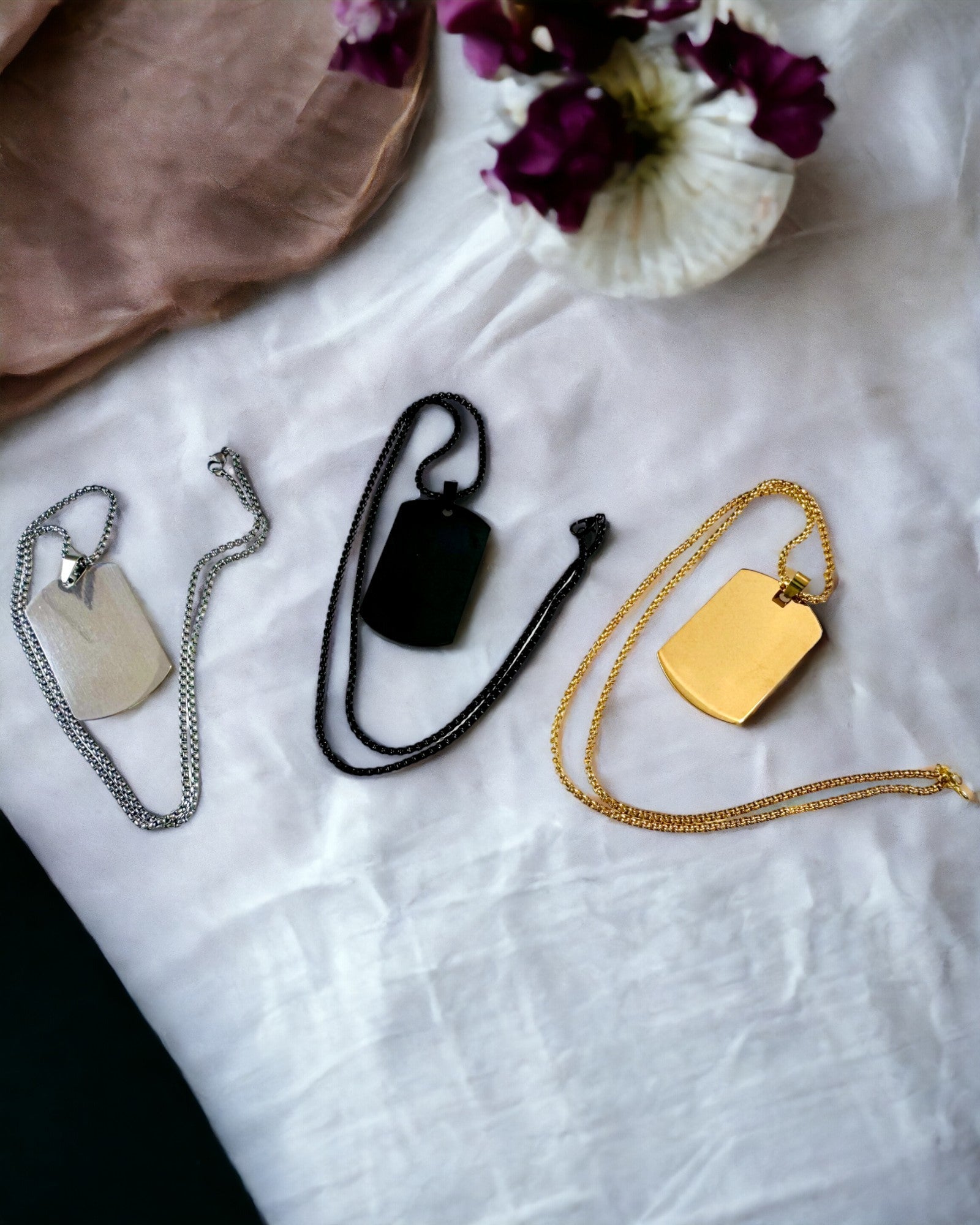 Collar con Dog Tag "Tres Tonos de Estilo" - Placa de Identificación - Colgante Elegante de Acero Inoxidable con Opción de Grabado