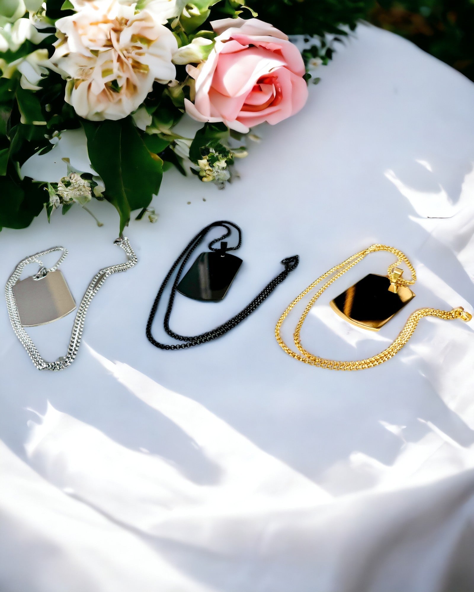 Collar con Dog Tag "Tres Tonos de Estilo" - Placa de Identificación - Colgante Elegante de Acero Inoxidable con Opción de Grabado