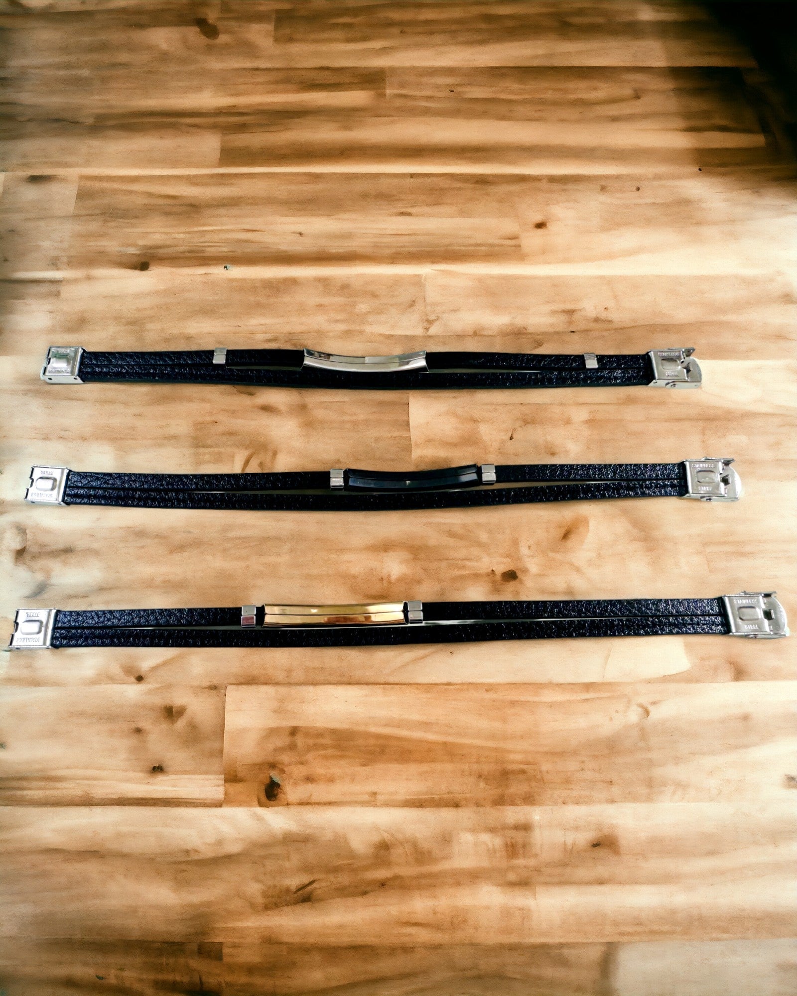 Pulsera Deportiva de Cuero PU y Acero Inoxidable con Posibilidad de Grabado – 3 Colores