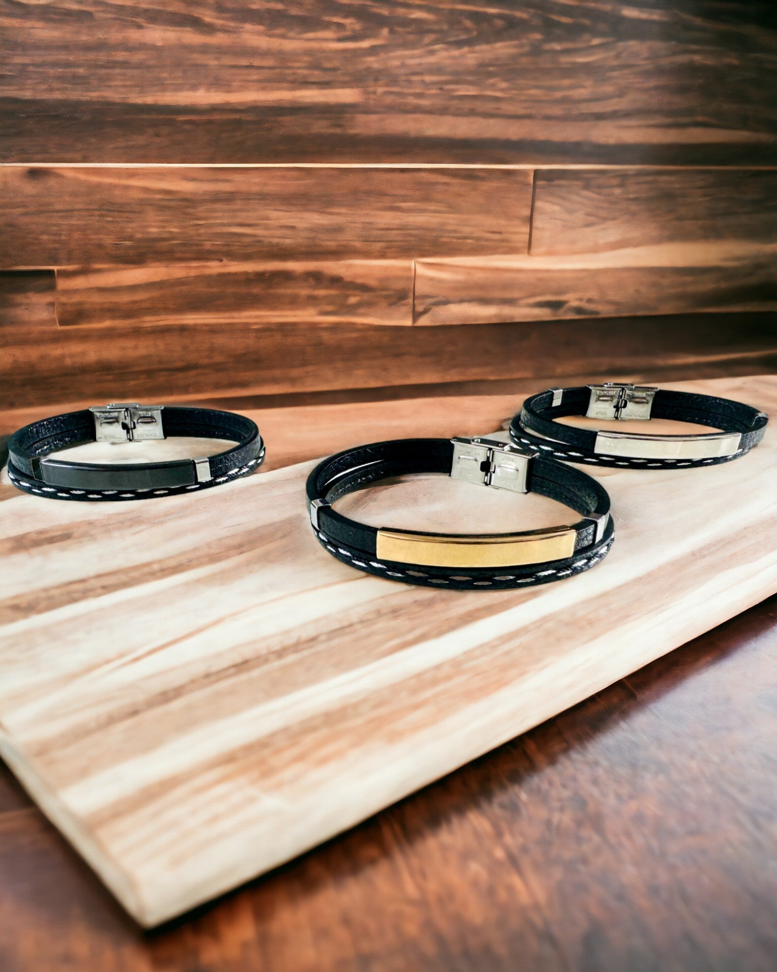 Pulsera Deportiva de Cuero PU y Acero Inoxidable con Posibilidad de Grabado – 3 Colores