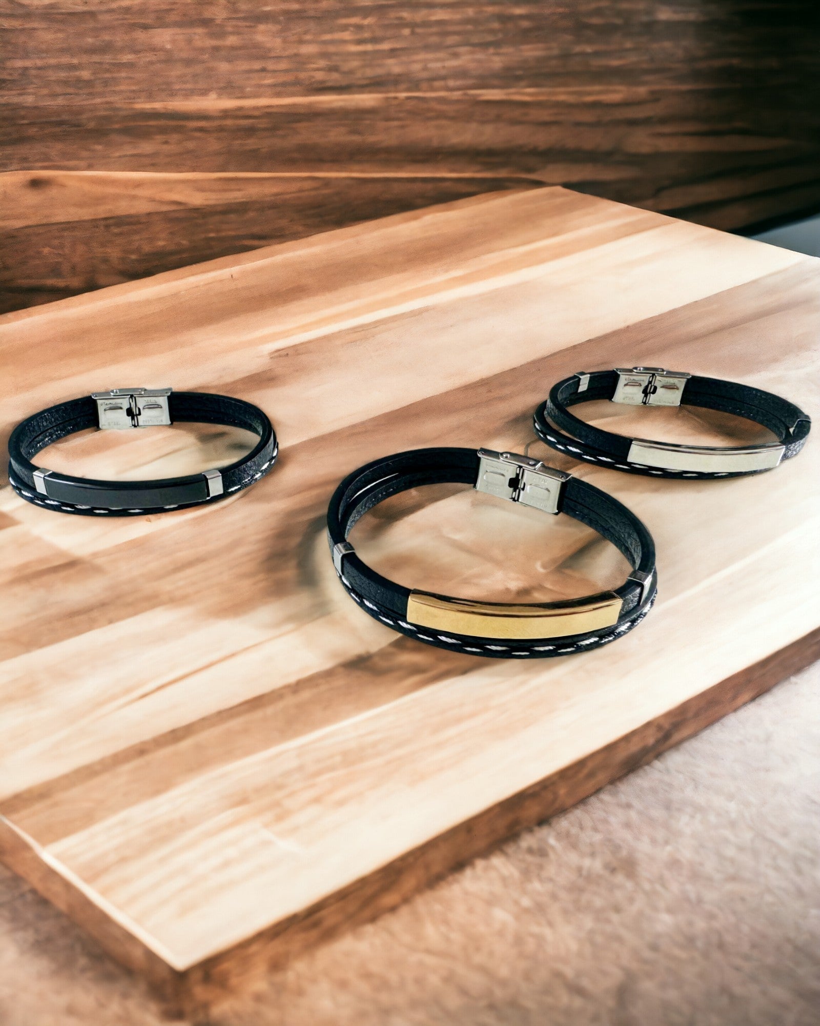 Pulsera Deportiva de Cuero PU y Acero Inoxidable con Posibilidad de Grabado – 3 Colores