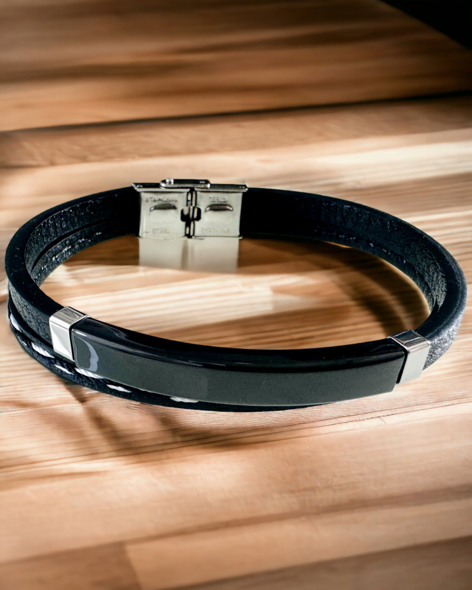 Pulsera Deportiva de Cuero PU y Acero Inoxidable con Posibilidad de Grabado – 3 Colores