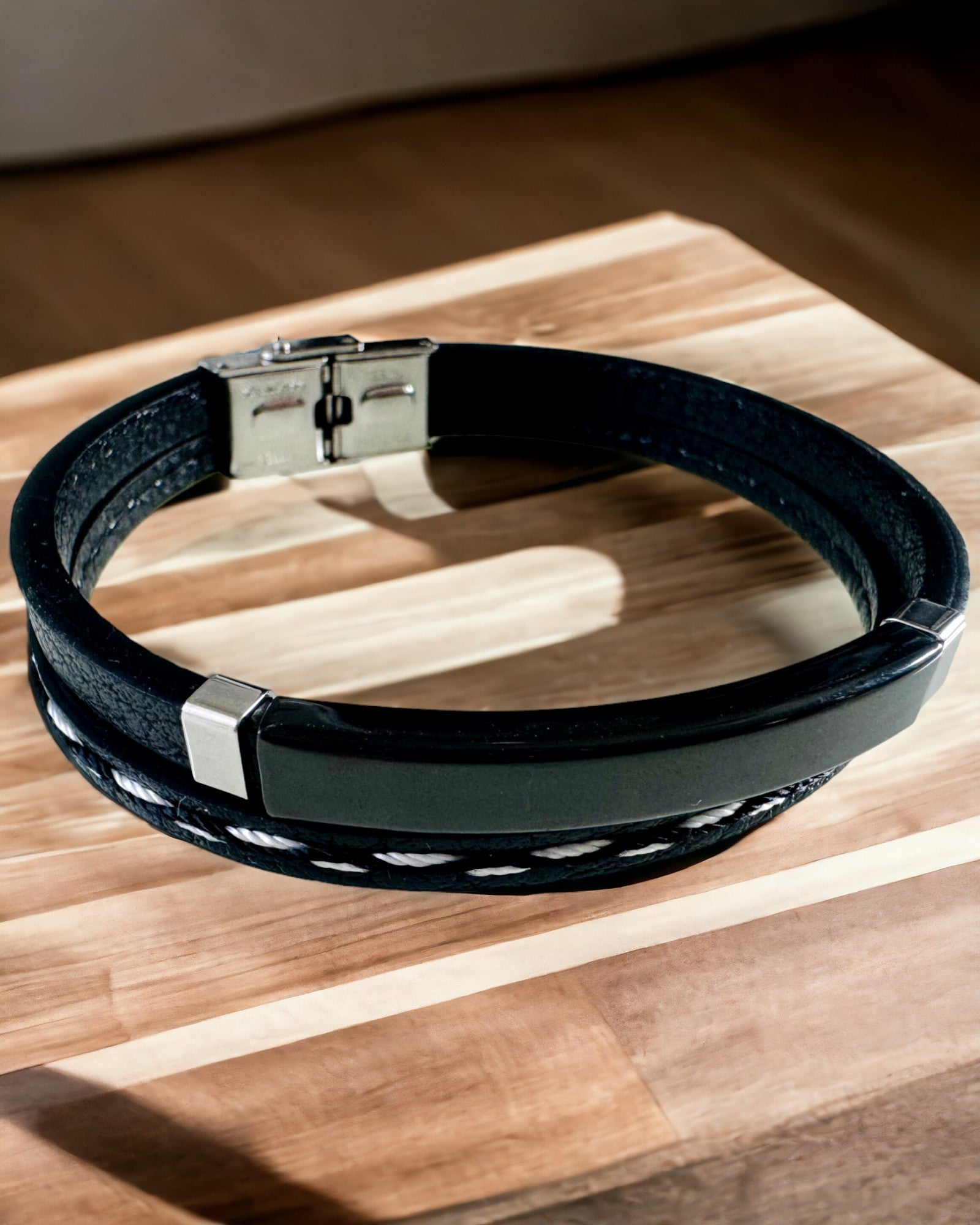 Pulsera Deportiva de Cuero PU y Acero Inoxidable con Posibilidad de Grabado – 3 Colores