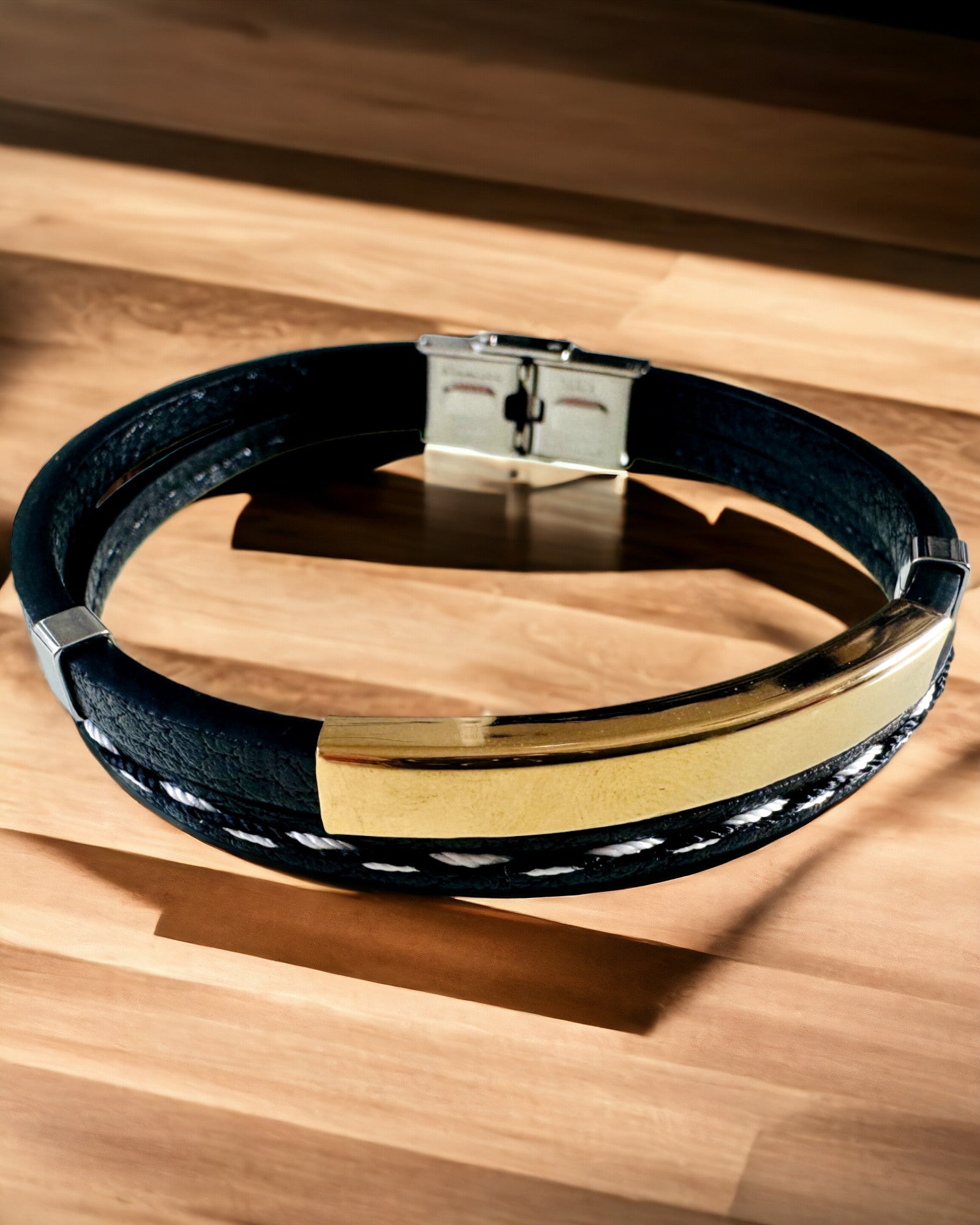 Pulsera Deportiva de Cuero PU y Acero Inoxidable con Posibilidad de Grabado – 3 Colores