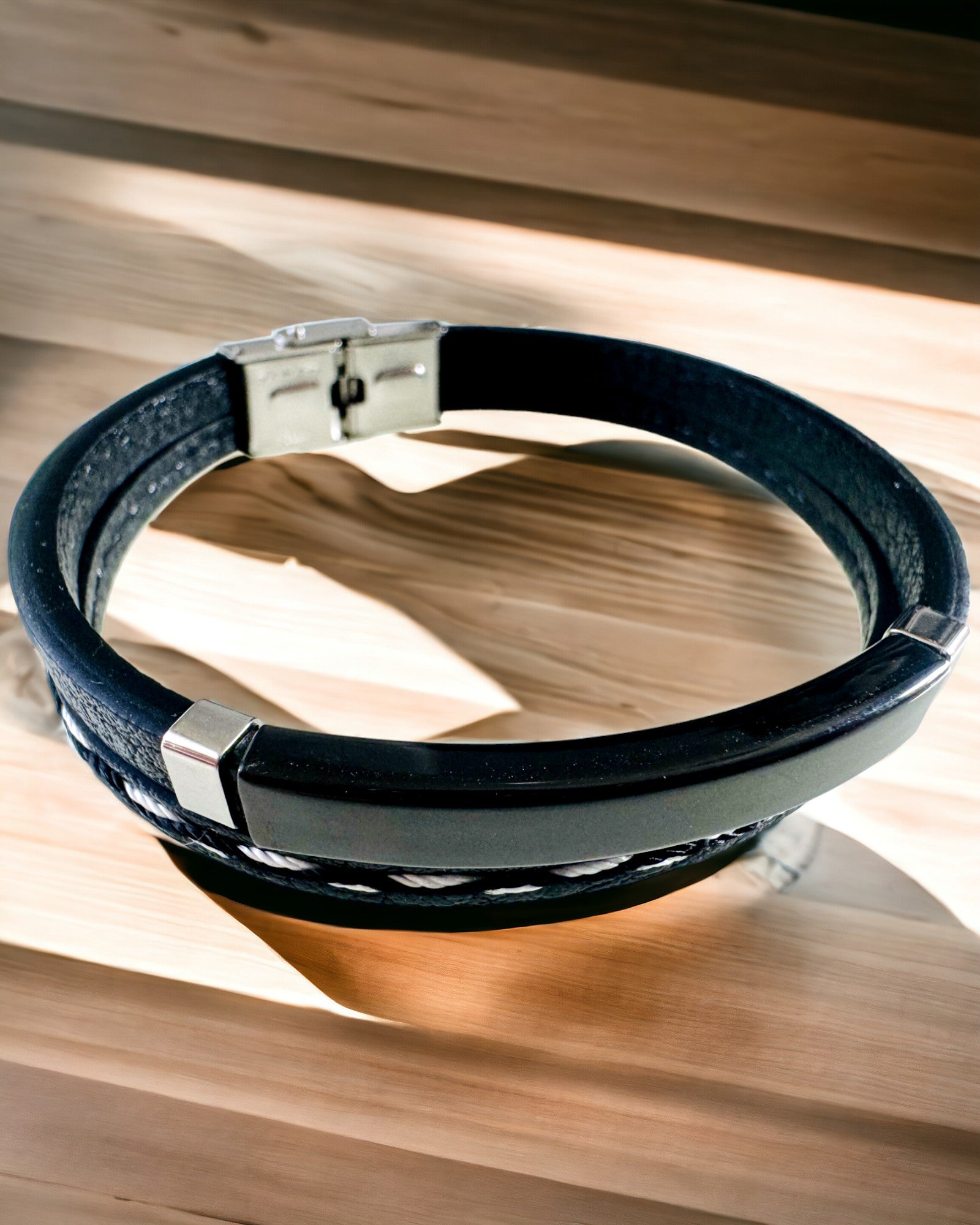 Pulsera Deportiva de Cuero PU y Acero Inoxidable con Posibilidad de Grabado – 3 Colores