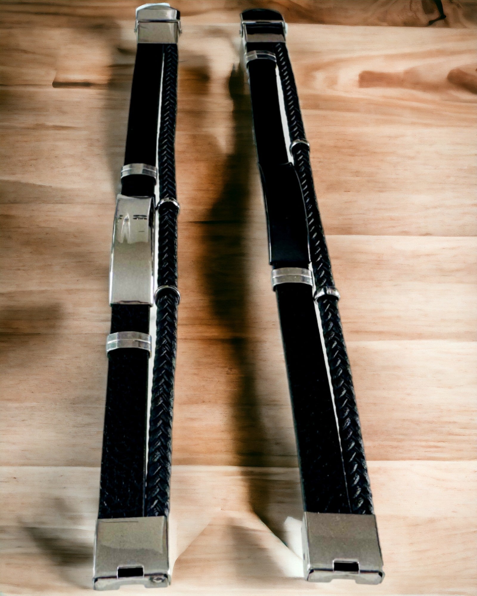 Pulsera Masculina de Cuero PU y Acero Inoxidable con Posibilidad de Grabado – Disponible en Dos Variantes de Color