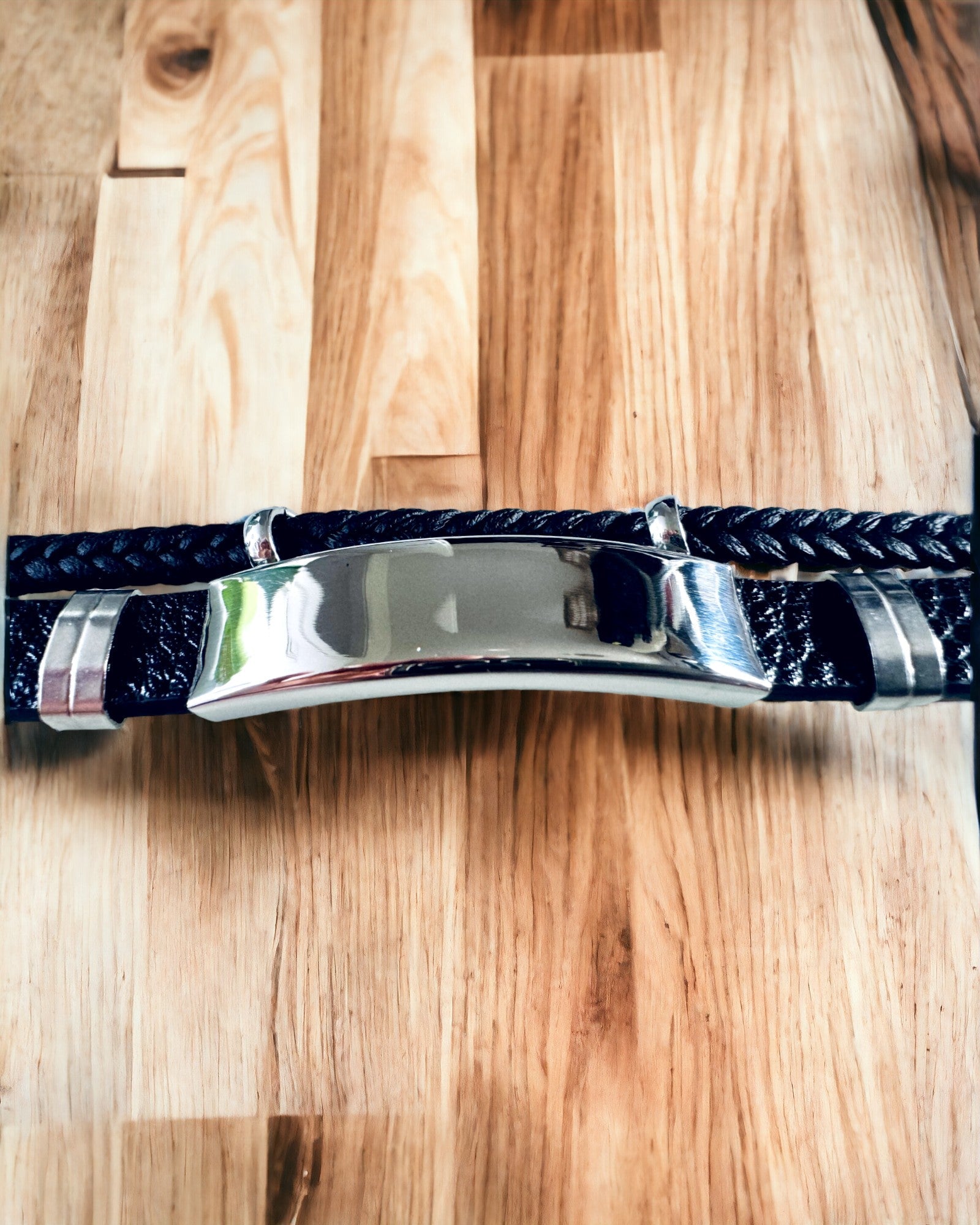 Pulsera Masculina de Cuero PU y Acero Inoxidable con Posibilidad de Grabado – Disponible en Dos Variantes de Color