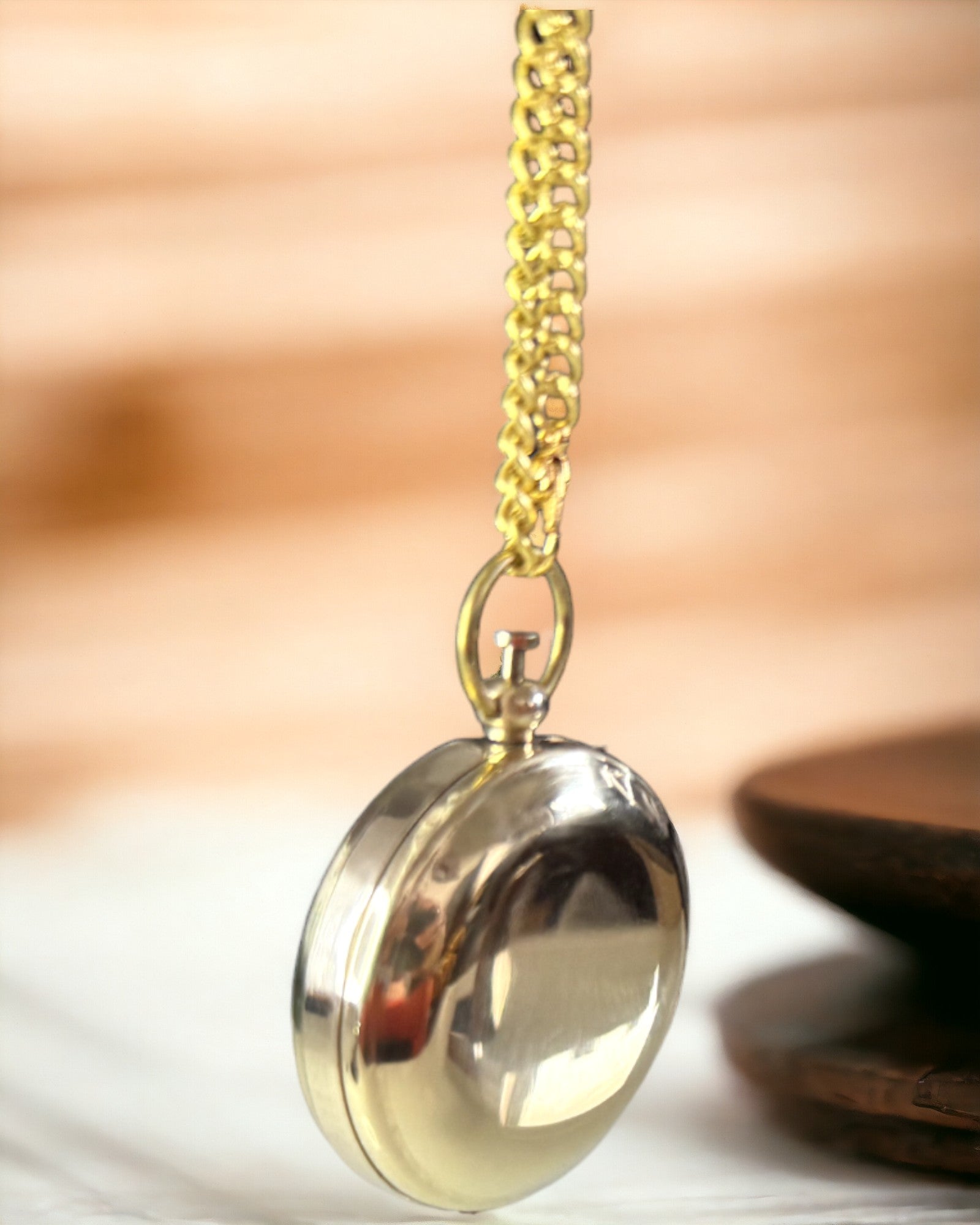 Brújula de color dorado Aventura – Elegante Navegador de Descubrimientos