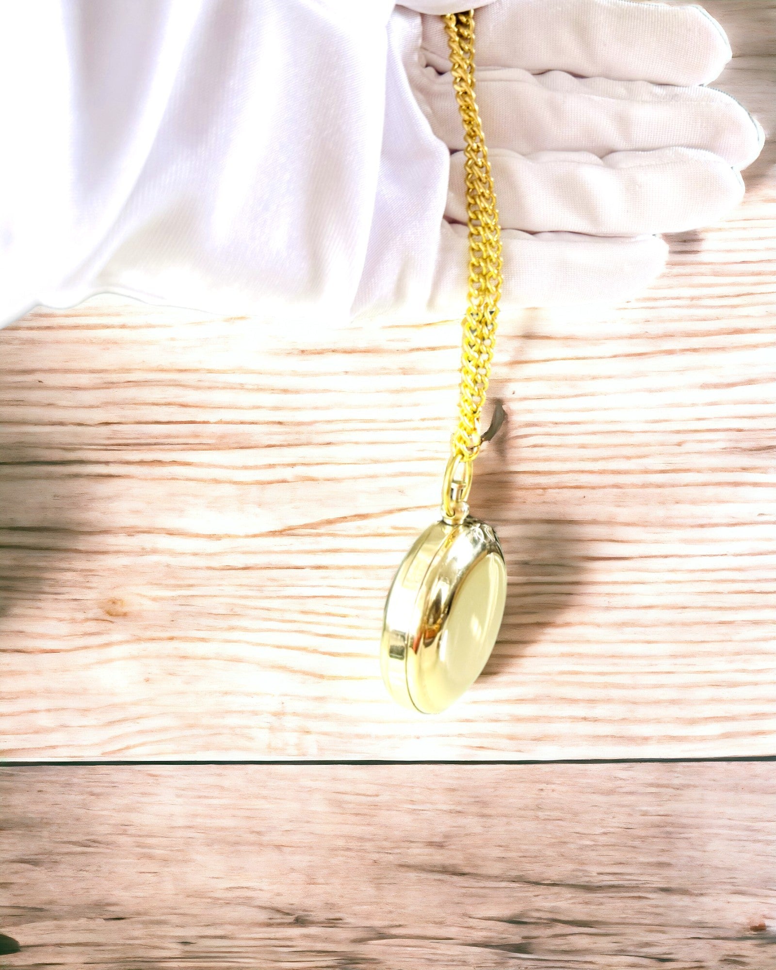 Brújula de color dorado Aventura – Elegante Navegador de Descubrimientos